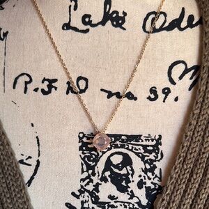 Elegant Gold Necklace with Pink Gemstone